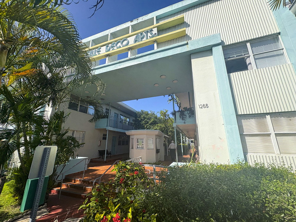 Marseilles Deco Condo